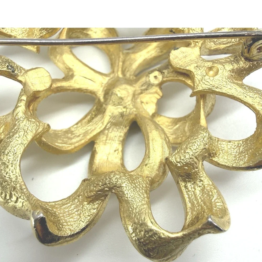 Beautiful Weeping Gold Tone Texture‎ Rosette Bow Style Brooch 2